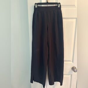 Lululemon Wide Leg Lightweight Pant with ankle Slits - Women’s XS